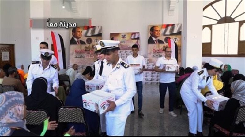 قوافل إنسانية لتوزيع