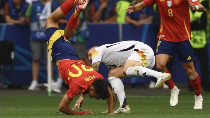لحظة إصابة بيدري،