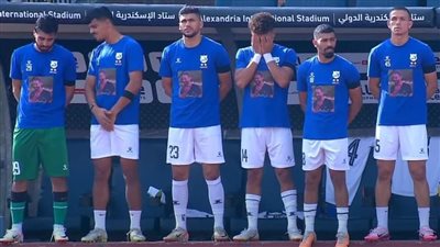 دقيقة حدادا خلال مباراة إنبي وسموحة علي روح الراحل أحمد رفعت 