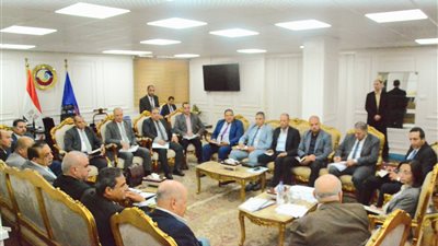 محافظ البحيرة تناقش مع رؤساء الوحدات المحلية آليات العمل بالمرحلة المقبلة