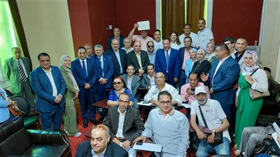 نقيب الصحفيين يكرم رواد المهنة بالإسكندرية (صور)