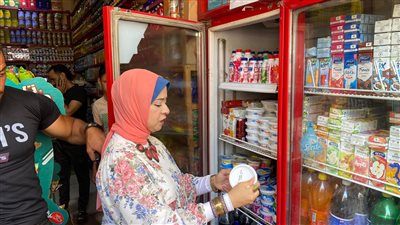 إزالة إشغالات وتحرير محاضر لعدد من المحال خلال حملة مكبرة بحي غرب الإسكندرية 