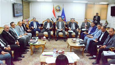 محافظ البحيرة تناقش مع رؤساء الوحدات المحلية آليات العمل في الفترة المقبلة