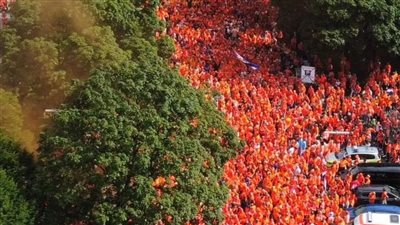 يورو 2024، جماهير هولندا تحتشد في شوارع برلين استعدادا لمواجهة تركيا (فيديو)