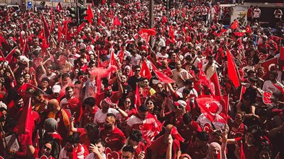 يورو 2024، جماهير تركيا تزين شوارع برلين استعدادا لمواجهة هولندا (فيديو)