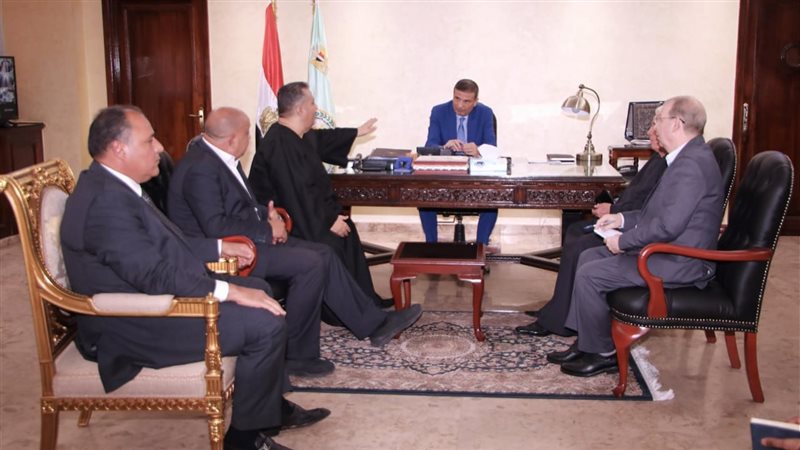 وزير الزراعة يلتقي