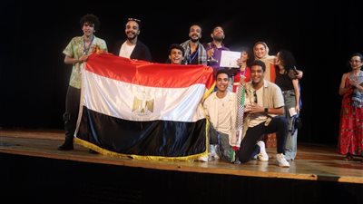 جامعة عين شمس الأولى على قارات العالم بالعرض المسرحي 