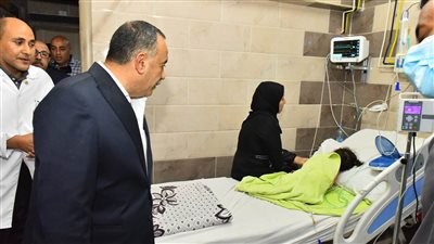محافظ أسيوط يتفقد مستشفى الصدر ويطمئن على صحة المرضى (صور) 