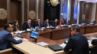 مدبولي يكلف وزير الإسكان الجديد بإعداد خطة لبدء تسويق الوحدات الجاهزة للطرح