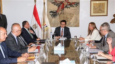 وزير الثقافة يعقد اجتماعًا مع رؤساء القطاعات والهيئات لمناقشة استراتيجية الفترة المقبلة 