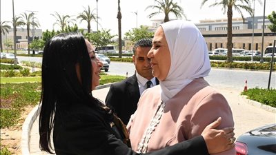 القباج تهنئ مايا مرسي على توليها حقيبة التضامن (صور)