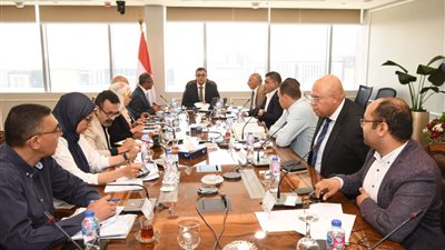 وزير الإسكان يكلف بالتصدي لوصلات المياه الخلسة 