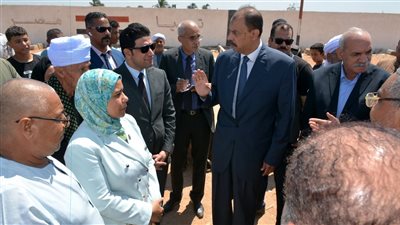 محافظ سوهاج يقيل رئيس مدينة المنشاة بسبب تردي مستوى النظافة والطرق 