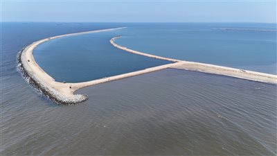 أهم عمل هندسي، تصوير جوي لأعمال تنفيذ حاجز الأمواج الغربي بميناء دمياط البحري