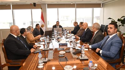 وزير الإسكان يستعرض مقترحات تعظيم دور هيئة التنمية السياحية وتحقيق أعلى معدلات الاستثمار 