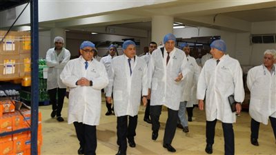 في أولى جولاته، وزير الطيران يتفقد مبنى الخدمات الجوية