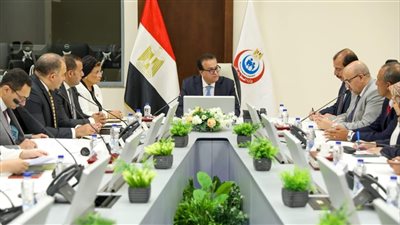 خالد عبدالغفار يعقد اجتماعًا لمناقشة مشروع التطوير المؤسسي لوزارة الصحة والسكان