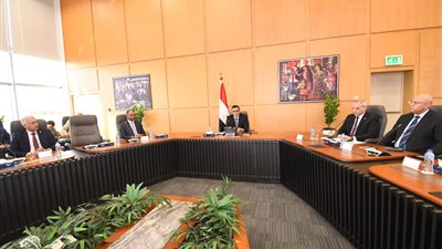 وزير الإسكان يوجه بإحكام الرقابة على الجمعيات التعاونية