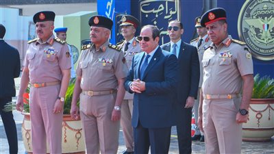 السيسي يشهد الأنشطة والتدريبات الرياضية بالأكاديمية العسكرية المصرية (فيديو)