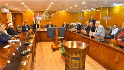 محافظ أسيوط يوجه بحصر أراضي الظهير الصحراوي وزراعتها 