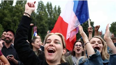 تداعيات فوز اليسار الفرنسي بالانتخابات البرلمانية على أوروبا