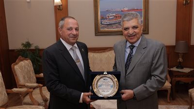 رئيس هيئة قناة السويس يبحث التعاون المشترك مع محافظ بورسعيد 