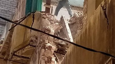 انهيار أجزاء من عقار قديم بمنطقة المنشية فى الإسكندرية 