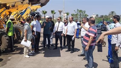 رئيس جهاز تنمية دمياط الجديدة يشهد اصطفاف معدات شركة النظافة 