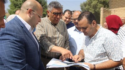 محافظ الجيزة يتفقد أعمال الرصف بمدينة أبو النمرس