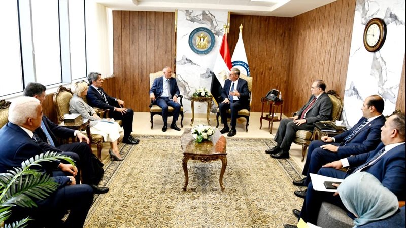وزير البترول خلال