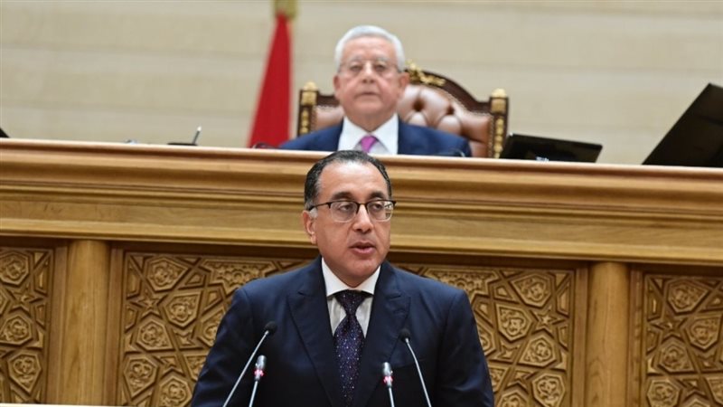 رئيس الوزراء يعرض