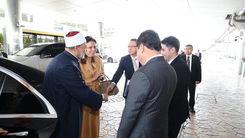 شيخ الأزهر يغادر