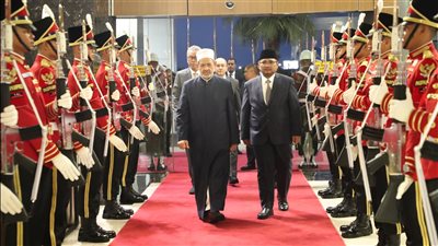 مراسم استقبال رسمية لشيخ الأزهر فور وصوله مطار سوكارنو هاتا بجاكرتا (صور)