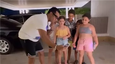 ولاد حبايبي، محمد رمضان يلتقط فيديو مع ابنة دنيا سمير غانم وأحفاد السبكي (فيديو)