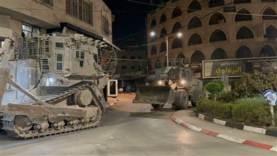 قوات الاحتلال تقتحم مدينة ومخيمي طولكرم وتدمر بنيتهم التحتية وتحاصر المستشفيات (فيديو)