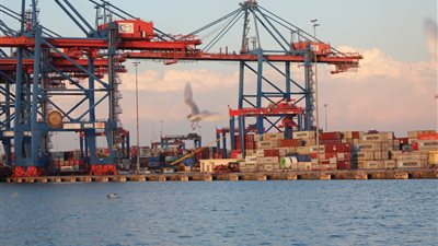 تعرف على حركة السفن والبضائع في موانئ البحر الأحمر