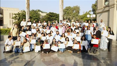 المهرجان القومي للمسرح يمنح شهادات للمتدربين في ورشة السينوغرافيا (صور)