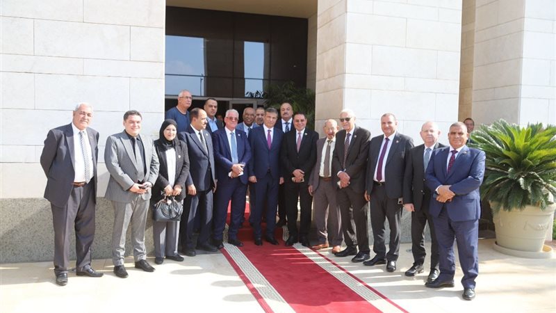 وزير الزراعة وأعضاء