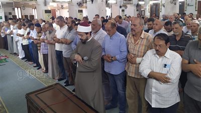 تشييع جنازة والدة الإعلامي محمد شردي بمسقط رأسه في بورسعيد ( صور )