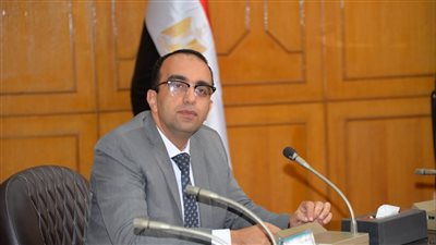 نائب محافظ الإسماعيلية يناقش إجراءات نقل المرافق المتعارضة لربط بعض الطرق