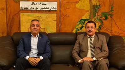 رئيس جامعة الوادي يبحث مع جهاز التعمير بالمحافظة أوجه التعاون المشترك