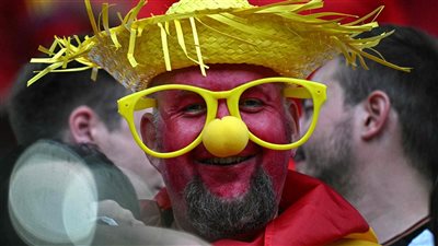 أجواء رائعة في ملعب أليانز أرينا قبل موقعة إسبانيا وفرنسا (صور)