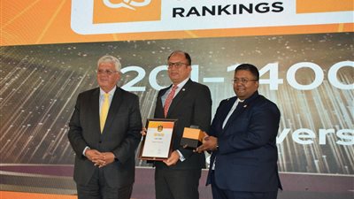 وزير التعليم العالي يكرم رئيس جامعة حلوان لتقدمها في تصنيف QS العالمي 