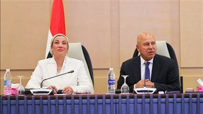 وزيرا البيئة والصناعة يبحثان سبل تيسير إجراءات التراخيص الصناعية.. كامل الوزير: لن يتم غلق أو تعطيل عمل أي منشأة صناعية.. وتقليص المدة الزمنية لاستخراج الترخيص