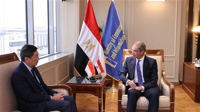وزير الاتصالات يبحث مع سفير سنغافورة تعزيز التعاون المشترك