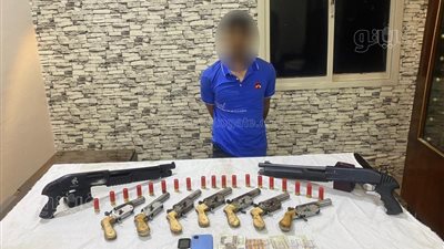 ضبط عاطل بحوزته 9 قطع سلاح نارى فى المطرية 