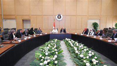 وزير الصناعة: لن يتم غلق أو تعطيل عمل أي منشأة صناعية.. وتوافق المنشآت الصناعية مع الاشتراطات البيئية «ضرورة» 