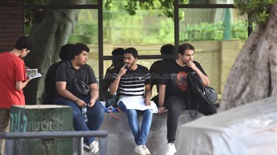 مراجعة اللحظات الأخيرة، طلاب الثانوية يؤدون امتحانات علم النفس والجيولوجيا والجبر بسوهاج (بث مباشر)