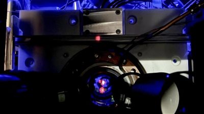 فريق من العلماء يطور ساعة ذرية عالية الدقة 