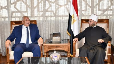 وزير الأوقاف ومحافظ الوادي الجديد يناقشان خطة الدعوة والمساجد بالمحافظة 